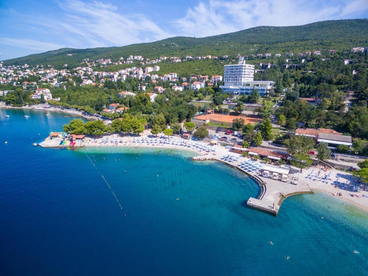Apartments Adrasteja Dramalj Buitenkant foto