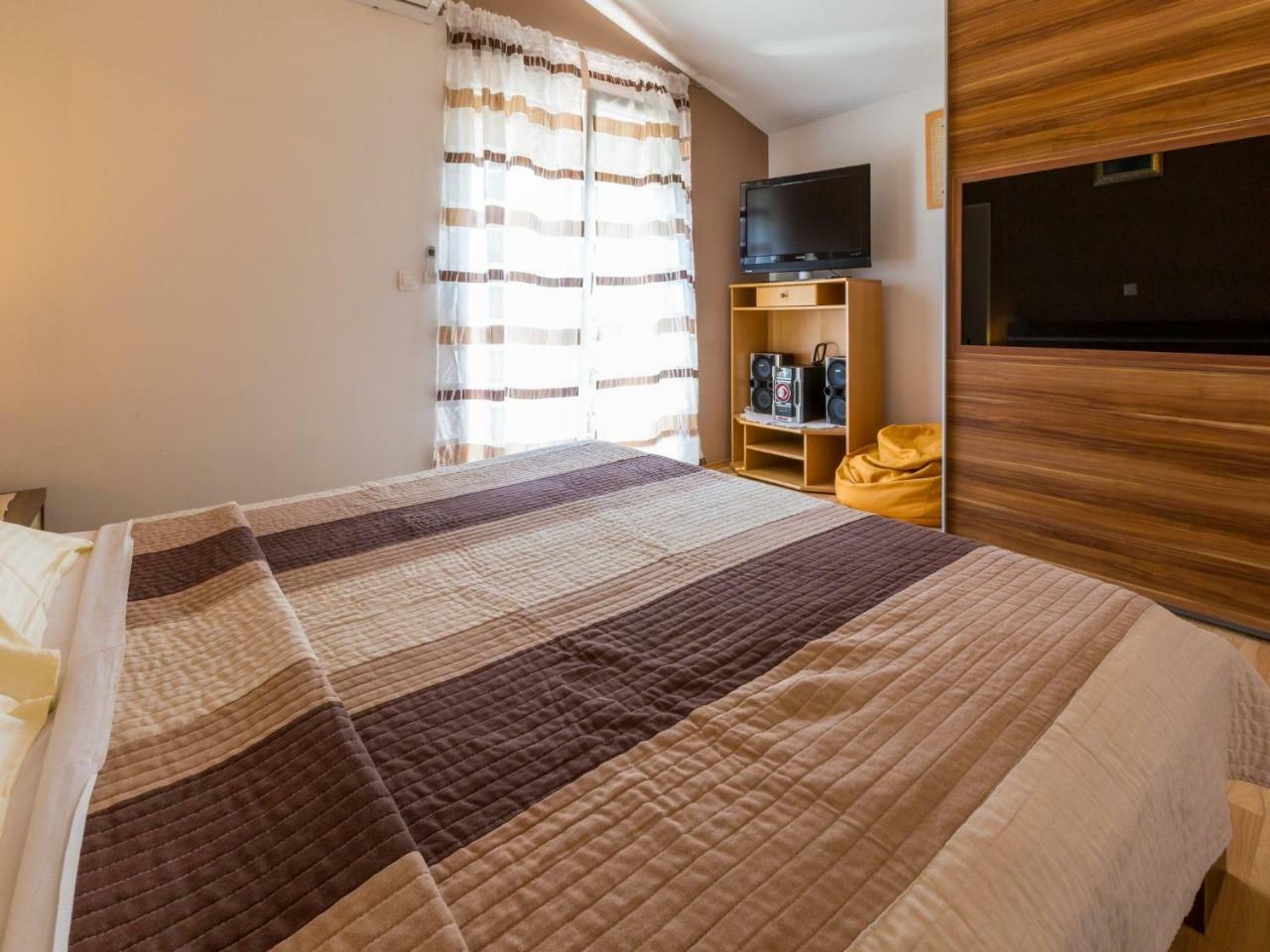 Apartments Adrasteja Dramalj Buitenkant foto